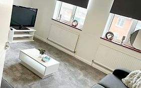 Two Bedroom Apartment, 10 Mins From Bexhill Seafront, Social Club On Site